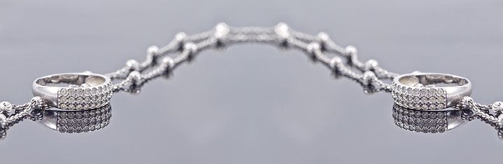 Ringe und Halskette aus Silber
